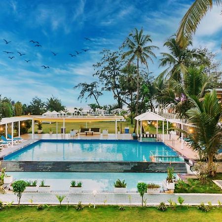 Foxoso La Beach Resort & Spa Олд-Гоа Екстер'єр фото