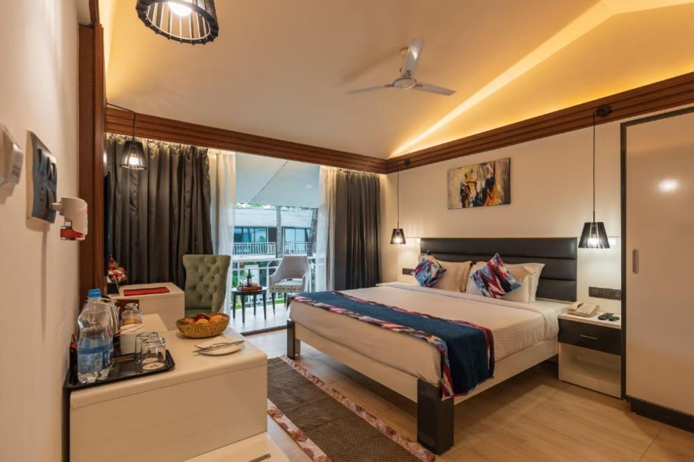 Foxoso La Beach Resort & Spa Олд-Гоа Екстер'єр фото