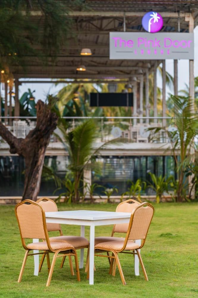 Foxoso La Beach Resort & Spa Олд-Гоа Екстер'єр фото